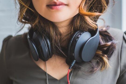 Dianggap Sama, Inilah Bedanya Headset, Headphone, Earphone, Handsfree, Dan Backphone