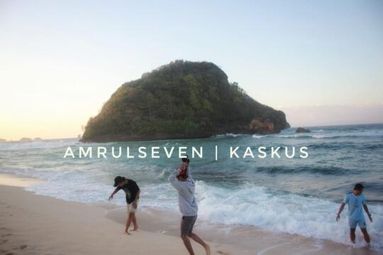 Pesona Alam Nan Eksotisnya Pantai Goa Cina Malang Selatan