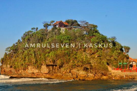 Pesona Alam Nan Eksotisnya Pantai Goa Cina Malang Selatan