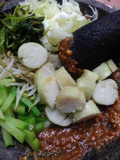 The King Salad Van Java, Lotek Dan Karedok Nu Medok