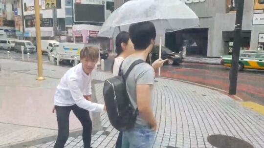 Duh! Rekam Video "PELECEHAN WANITA" Saat Streaming Di Jepang!, Bule Ini KAGET!