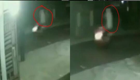 VIRAL Pocong Dibonceng Pengendara Motor Terekam CCTV, Satpam Pabrik Terbirit-birit