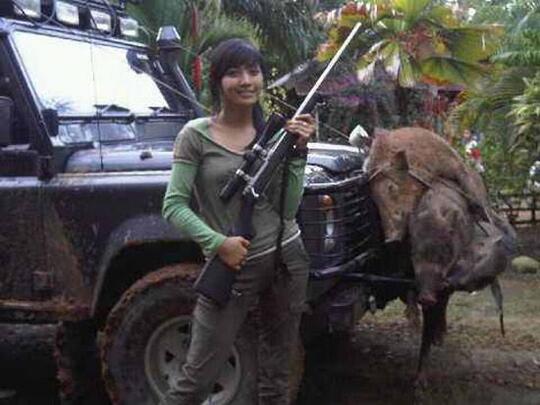 Ditabrak dari Belakang, Truk Pengangkut Babi Terguling di Medan