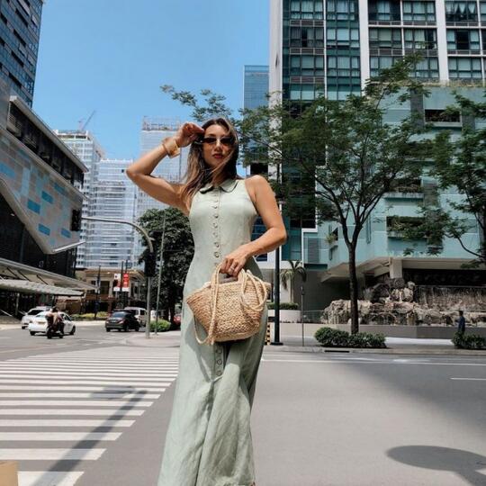 10 Liburan Jennifer Bachdim yang Bikin Jatuh Cinta, Pamer Body Goals!