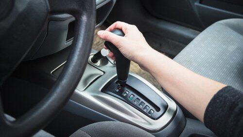 Tren Mobil Bertransmisi Otomatis: Apa Saja Plus Minusnya?