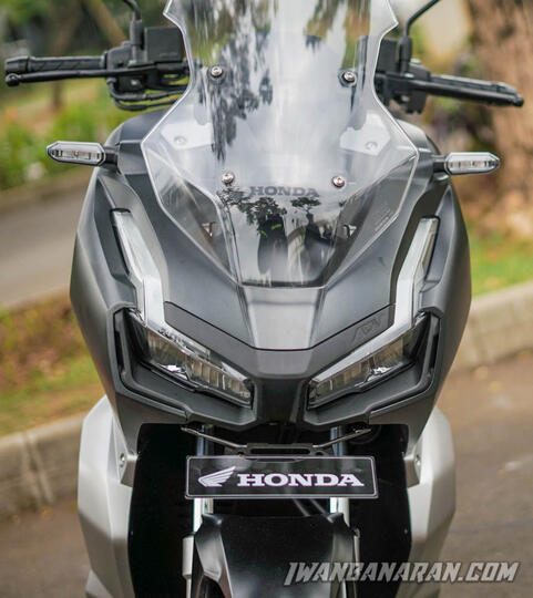 LOUNGE - Honda ADV 150 - Skutik adventure - ready to explore