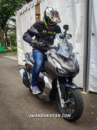 LOUNGE - Honda ADV 150 - Skutik adventure - ready to explore