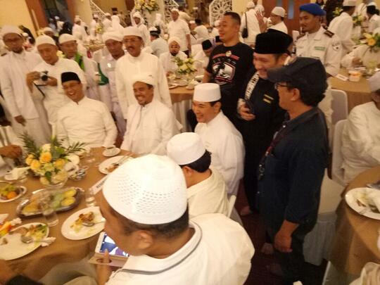 Raja Salman menghadiri & menjadi saksi ijab qobul pernikahan putri Habieb Riziek
