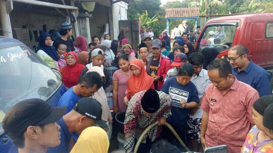Kampung Terdampak Kekeringan Cianjur Dipasok Air Bersih Perumdam Tirta Mukti