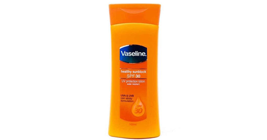 Meski Sama-sama Melindungi dari Matahari, Tapi Sunscreen dan Sunblock Itu Beda Loh!