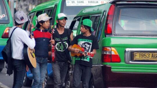 PENGAMEN DAN PENGEMIS, PATUTKAH DIKASIHANI?