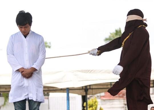 Umat Budha Dicambuk di Aceh karena Ikhtilath