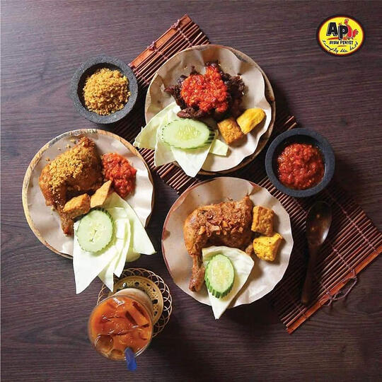 Kangen Makanan Indonesia Saat Traveling di Malaysia? Intip 12 Tempat Ini!