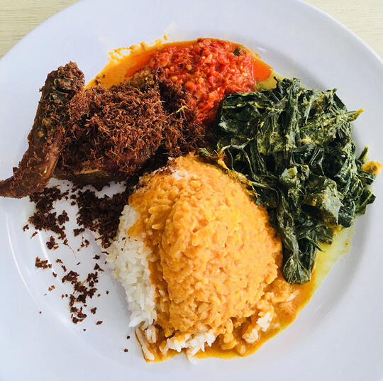 Kangen Makanan Indonesia Saat Traveling di Malaysia? Intip 12 Tempat Ini!