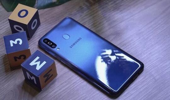 Review Samsung Galaxy M30 : Smartphone 3 Jutaan Terbaik, Ini Alasannya