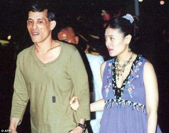 Baru 3 Bulan Menikah, Raja Thailand Lantik Mantan Pacarnya Jadi Selir