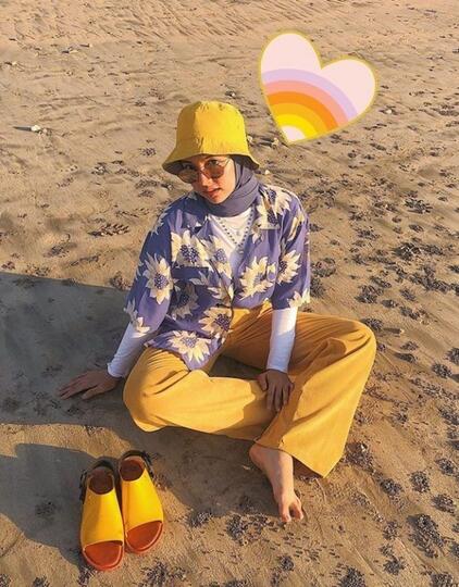 Foto Selebgram Berhijab Di Pantai