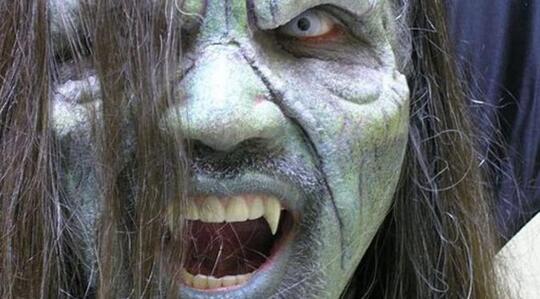 10 Kisah Menyeramkan 'Vampir' di Dunia Nyata