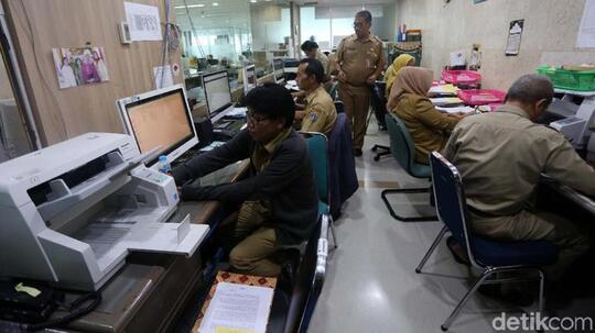 PNS Mau Kerja dari Rumah? Pengamat: Di Kantor Saja Tak Produktif