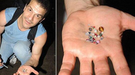 Dulang Emas di Trotoar, Pria Ini Bisa Dapat 4 Gram per Hari