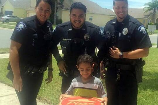 Kejutan Pizza Dari 911 Untuk Dedek Manis