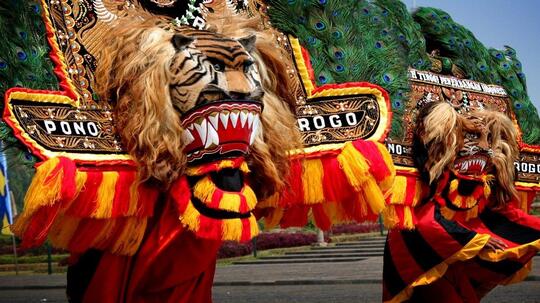 Turis aja bangga sama wisata dan budaya Indonesia, masa kita engga ?
