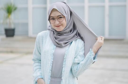  Baju  Warna  Abu  Abu  Cocok  Dengan Jilbab  Warna  Apa Tips 