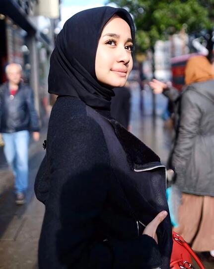 5 Warna Jilbab yang Cocok untuk Pemula Modis Tapi Simple