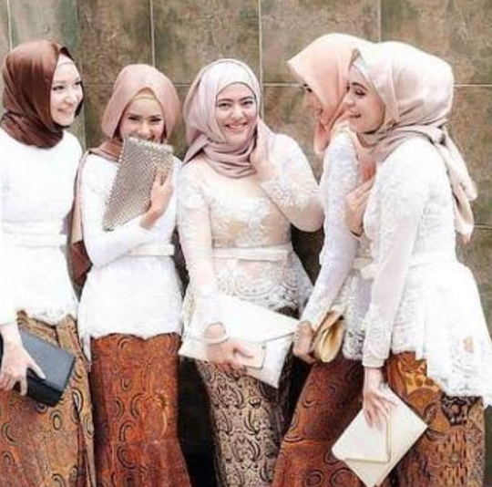 Adakah Alasan Kau Tak Mau Memakai Kebaya?