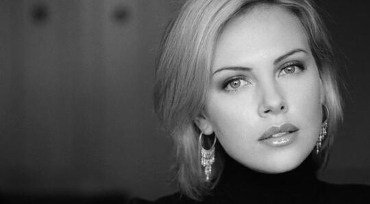 Cantik dan Seksi, Ini 10 Artis Hollywood Paling 'Hot'