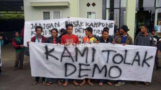 Menolak demo dengan demonstrasi atau unjuk rasa