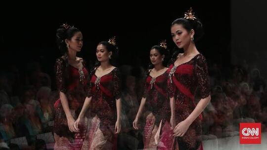 Terima kasih! Berkat Mereka, Kebaya Modern bisa Melintasi Negara!