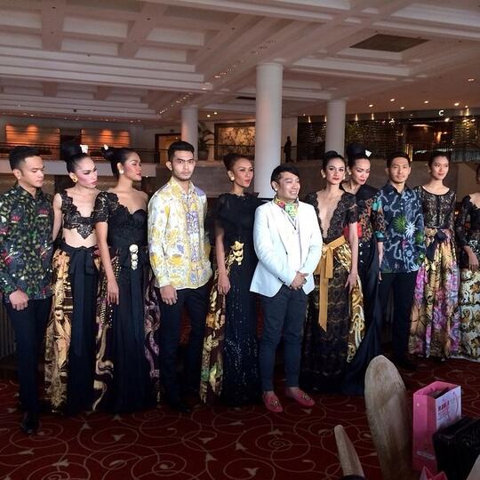Terima kasih! Berkat Mereka, Kebaya Modern bisa Melintasi Negara!
