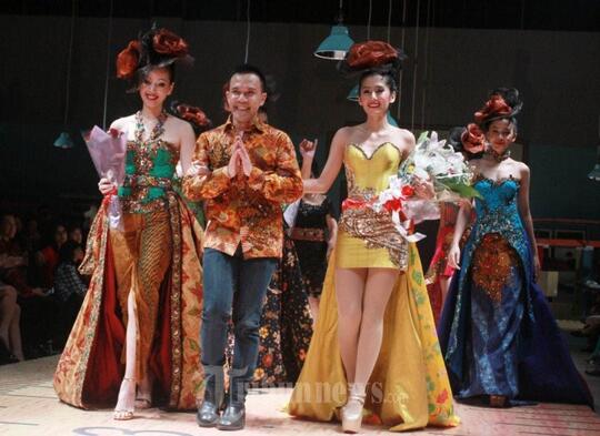 Terima kasih! Berkat Mereka, Kebaya Modern bisa Melintasi Negara!