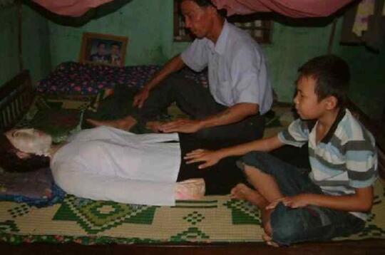 Tanpa Takut, Ayah dan Anak Ini Tidur Bersama Mayat Selama 5 Tahun