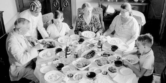 Mengenal Rijsttafel, Hidangan ala Indonesia yang Begitu Popular di Belanda