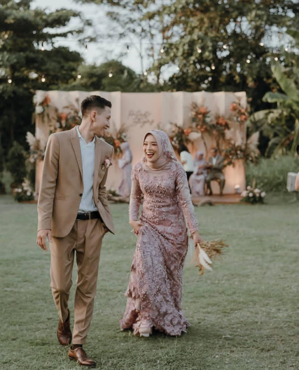 5 Kebaya Couple Bikin Jomlo Baper