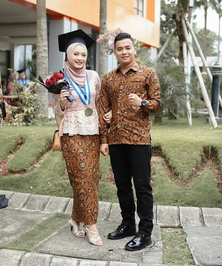 5 Kebaya Couple Bikin Jomlo Baper