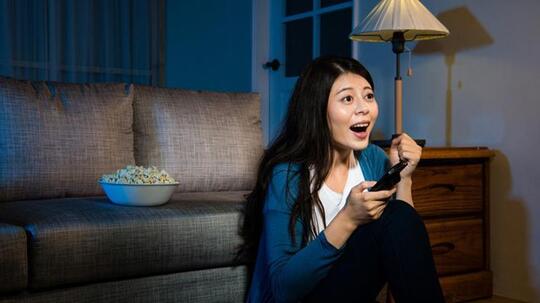 Agan Suka Nonton Film Seri? Waspada Dampak Buruk Binge-Watching!