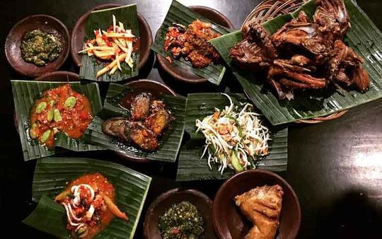 Rendang, Iga Penyet Dan Menu Nusantara Lainnya Di Cafe Ini Cuma 8 K, Tapi Ternyata...