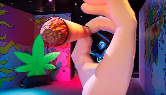 Museum Ganja Las Vegas Tampilkan Bong Tertinggi di Dunia