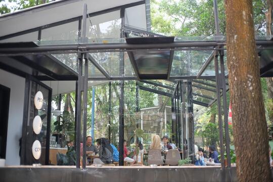 Di Bogor ada papolo coffee! nikmatnya ngopi di Tengah Hutan Sentul
