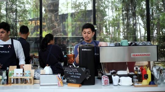 Di Bogor ada papolo coffee! nikmatnya ngopi di Tengah Hutan Sentul