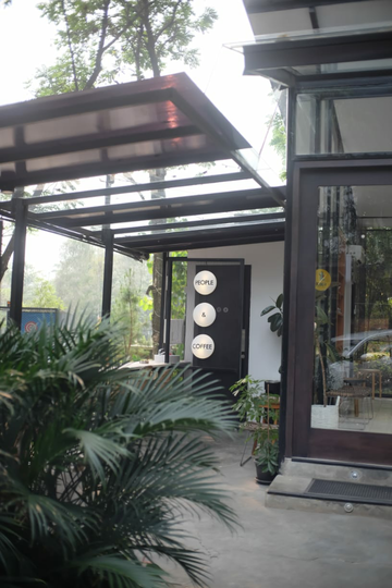 Di Bogor ada papolo coffee! nikmatnya ngopi di Tengah Hutan Sentul
