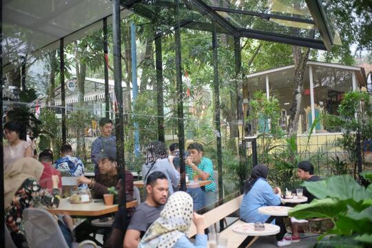 Di Bogor ada papolo coffee! nikmatnya ngopi di Tengah Hutan Sentul