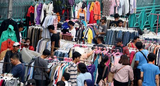 Tips dalam Melakukan Thrift Shopping. Lebih seru bila bersama dengan teman-teman