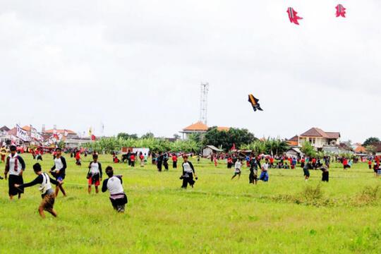 Layangan Maut, Layang - Layang Putus Pembawa Benang Tajam Yang Siap Membunuh Siapapun
