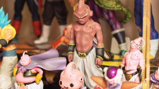 Bukan Fans Karbitan, Pria Ini Punya 10.000 Lebih Koleksi Mainan Dragon Ball