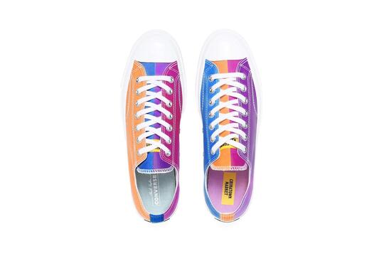 Sneakers Ini Bisa Berubah Warna Saat Terkena Sinar Matahari, Keren!