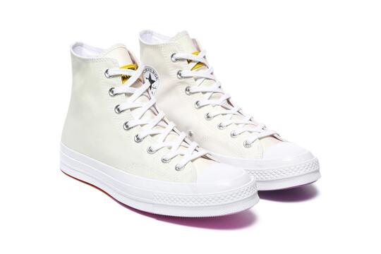 Sneakers Ini Bisa Berubah Warna Saat Terkena Sinar Matahari, Keren!